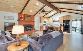 Updated Country Club Cabin, Near Golfing And Hiking!